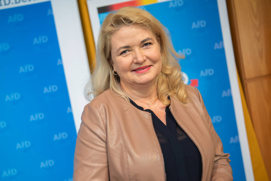 Berlins AfD-Chefin Kristin Brinker (51) hat nach Wegners Wahl behauptet, dass rund die Hälfte der AfD-Abgeordneten im dritten Wahlgang für die Ernennung des CDU-Politikers zum Regierenden Bürgermeister gestimmt hätten.