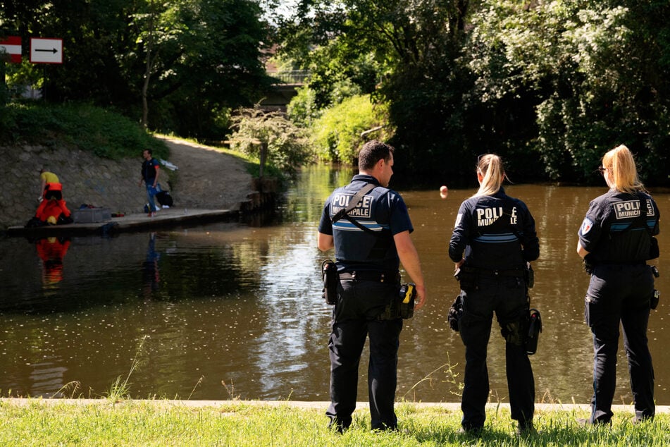 Junge (†11) tot in Uferbereich gefunden: Polizei nimmt zwei Teenager fest