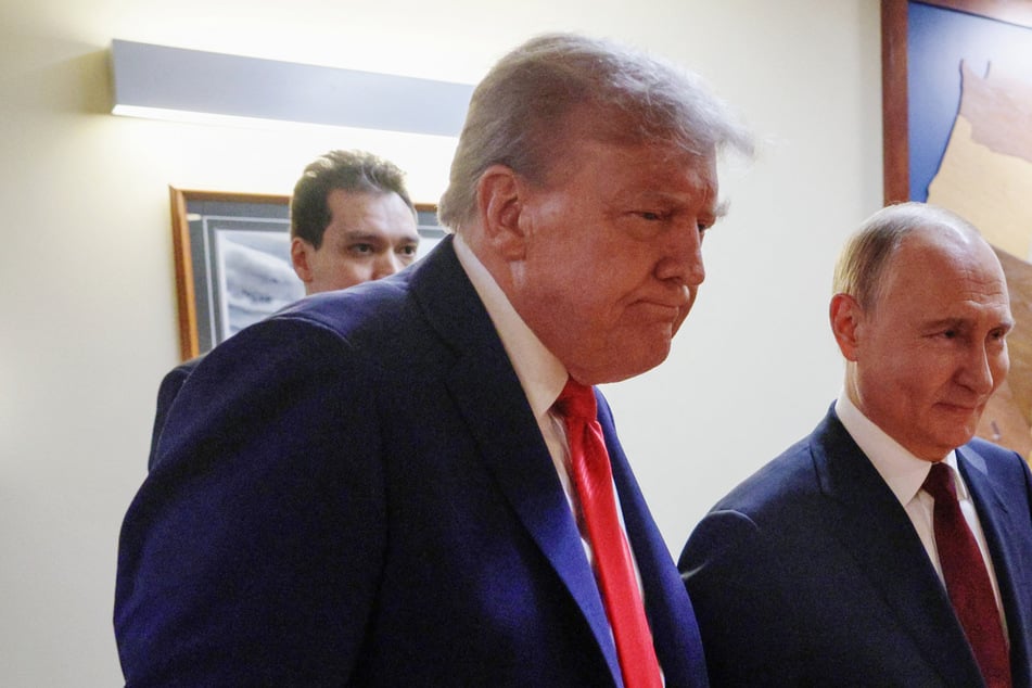 Russia's foreign minister said the momentum from a meeting between US President Donald Trump (l.) and his Russian counterpart Vladimir Putin has "largely gone."