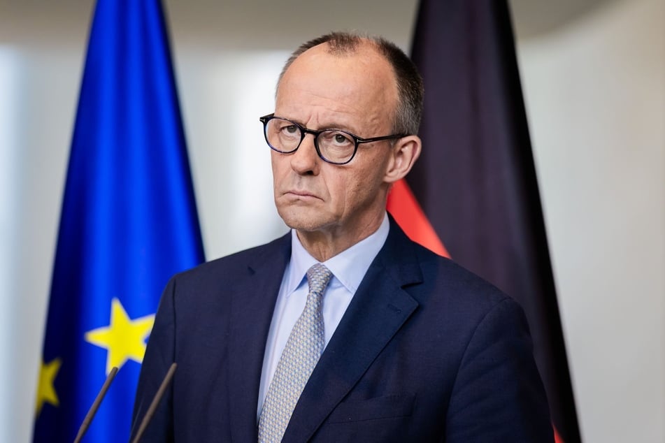 Man müsse im "Osten mehr erklären als im Westen" , sagte der CDU-Chef (70) 2024 bei den ARD-Tagesthemen. Diese Aussage stieß - vor allem in Ostdeutschland - auf massive Kritik.