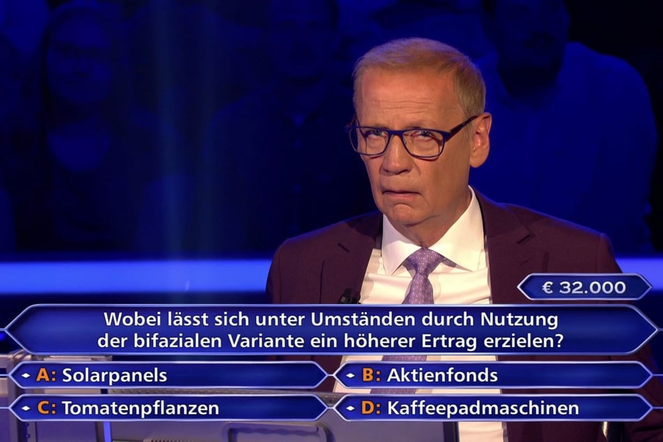 Günther Jauch (70) staunt nicht schlecht, als Toni Hackel ihm Biologie-Fakten erklärt.