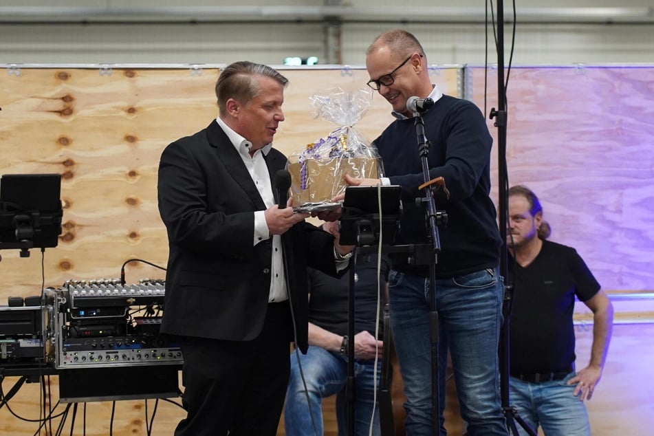 Vorstandsmitglied Jörg Scholz (l., hier mit Präsident Thomas Schlesinger) weiß um den Fan-Frust bei Erzgebirge Aue.