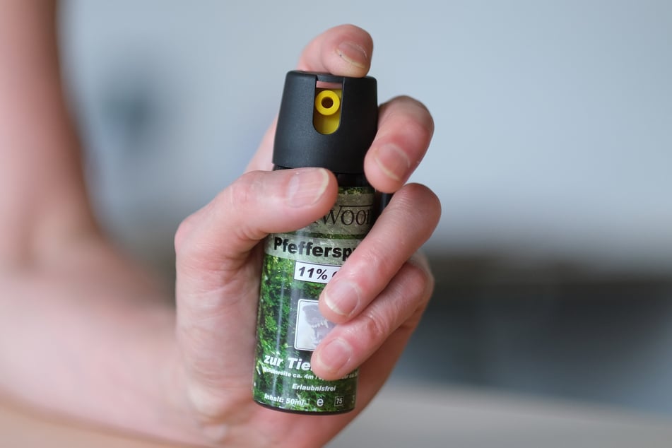 Der Polizist musste nach einer Pfefferspray-Attacke ins Krankenhaus. (Symbolfoto)