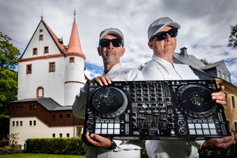 Das DJ-Duo "Electric Paradise" tritt am 23. August bei der ersten Schlettauer Sommernacht auf.