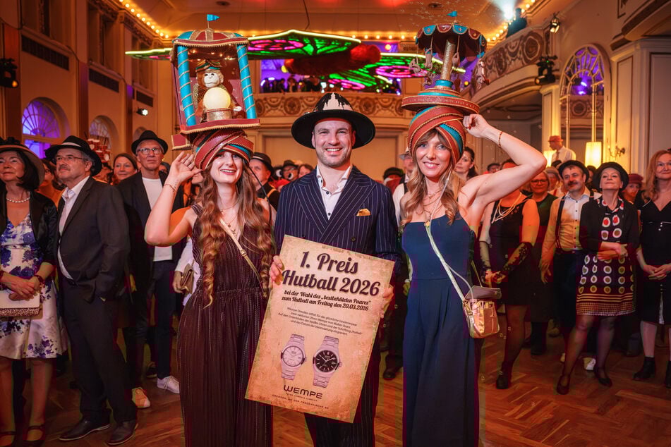 Am Freitag sahnten Maike Grabow und Juliane Neubert den ersten Preis des Hutballs ab.