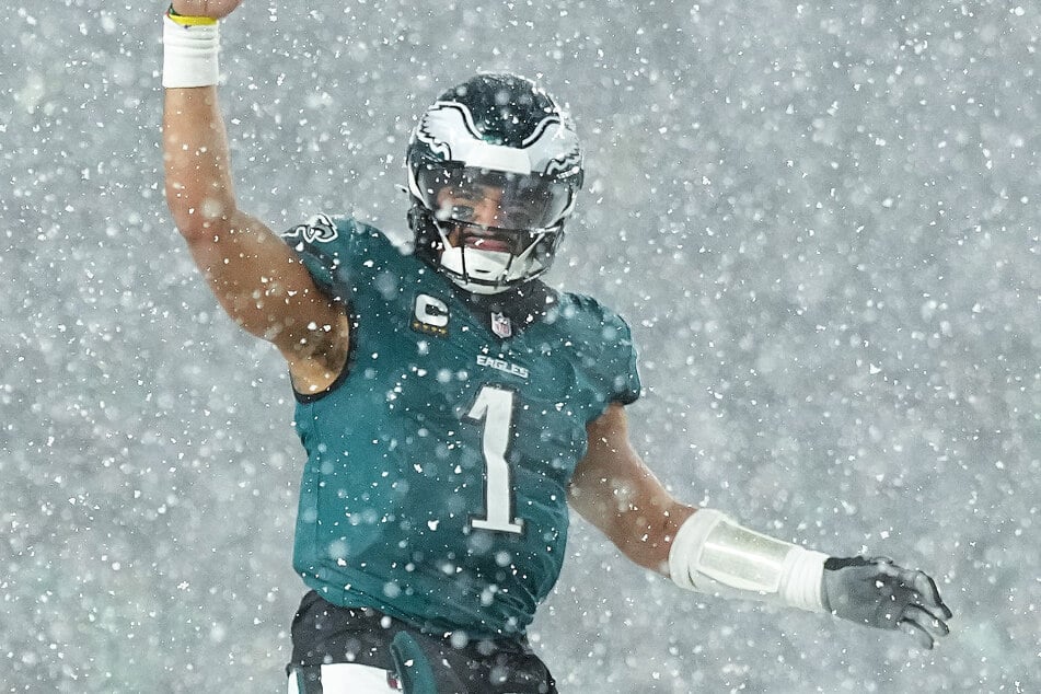 Läuft aktuell nicht auf seinem Level, doch gewinnt Spiele: Quarterback der Philadelphia Eagles, Jalen Hurts (26).