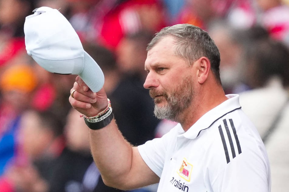 Vor dieser Mannschaftsleistung konnte Steffen Baumgart (53) nur den Hut, oder vielmehr das Basecap, ziehen.