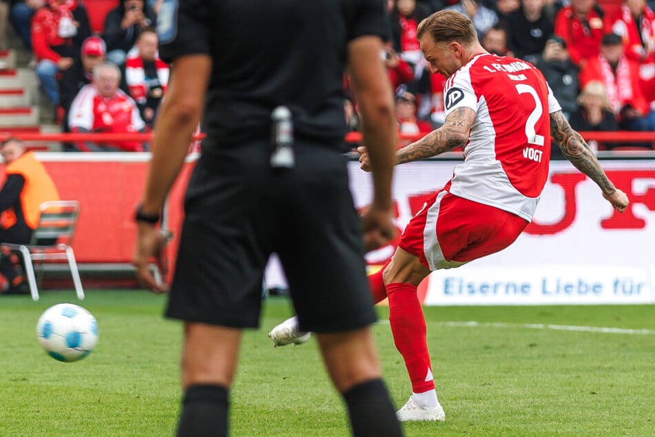 Der Moment, der in die Geschichtsbücher eingeht: Kevin Vogt trifft nach fast zehn Jahren wieder in der Bundesliga.