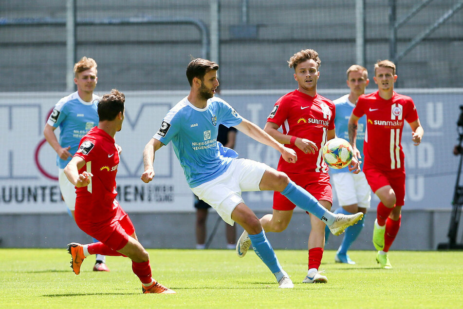 Im brisanten Spiel zwischen dem Chemnitzer FC und FC Hansa Rostock ist bislang noch kein Tor gefallen.