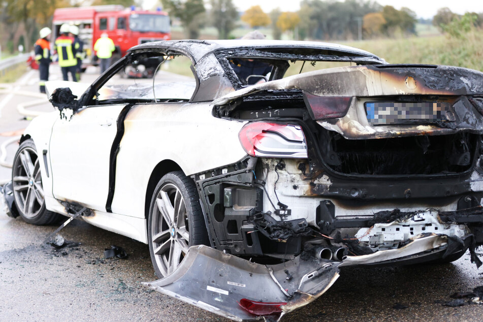 Der Autofahrer konnte sich aus dem BMW-Wrack befreien. Er erlitt bei der Kollision bei Ostheim leichte Verletzungen.