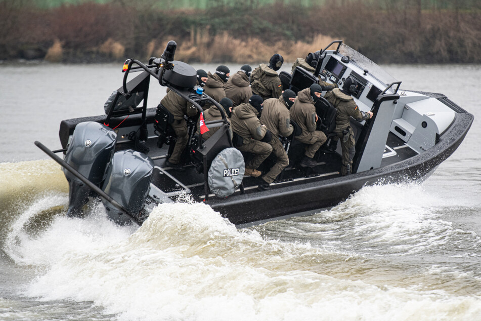 Mit dem Spezialboot soll das SEK übers Wasser zu brenzligen Einsätzen gebracht werden. (Archivbild)