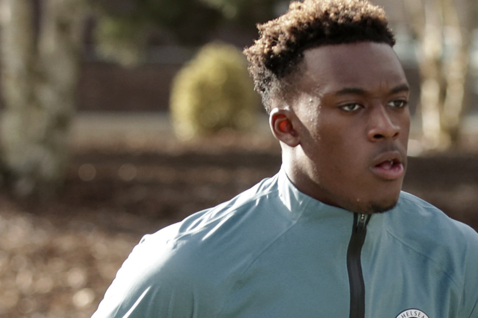 Corona-Hammer! Hudson-Odoi lädt Model ein, diese ruft Beamte: Festnahme