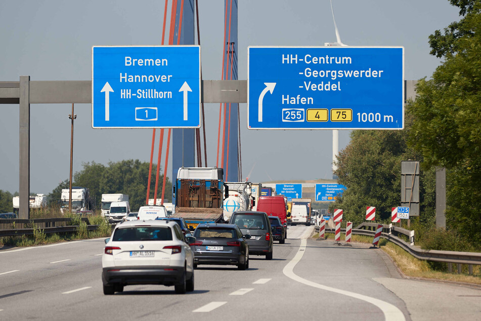 Die Untersuchung der Norderelbbrücke wird an diesem Wochenende unterbrochen, um den Verkehr auf der A1 nicht einzuschränken.