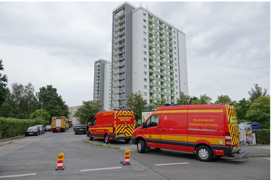 Die Feuerwehr eilte am Nachmittag zu einem Hochhaus an der Rathener Straße.