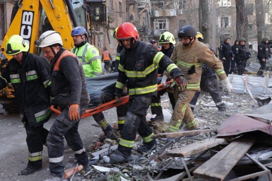 Wohnhäuser und Infrastruktur wurden beschossen. Mehrere Menschen verloren in der Ukraine ihr Leben.