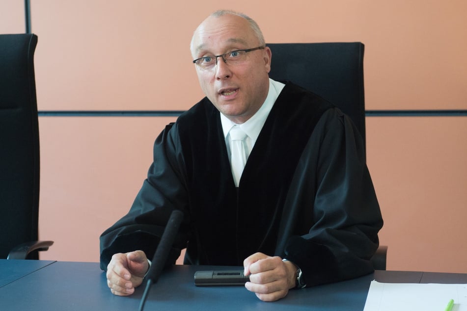 Will wieder ins Richteramt: Rechtsextremist Jens Maier (59, AfD).