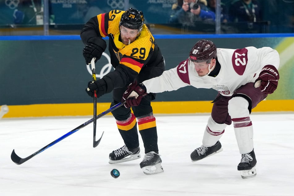 Deutschland liegt gegen Lettland hinten.