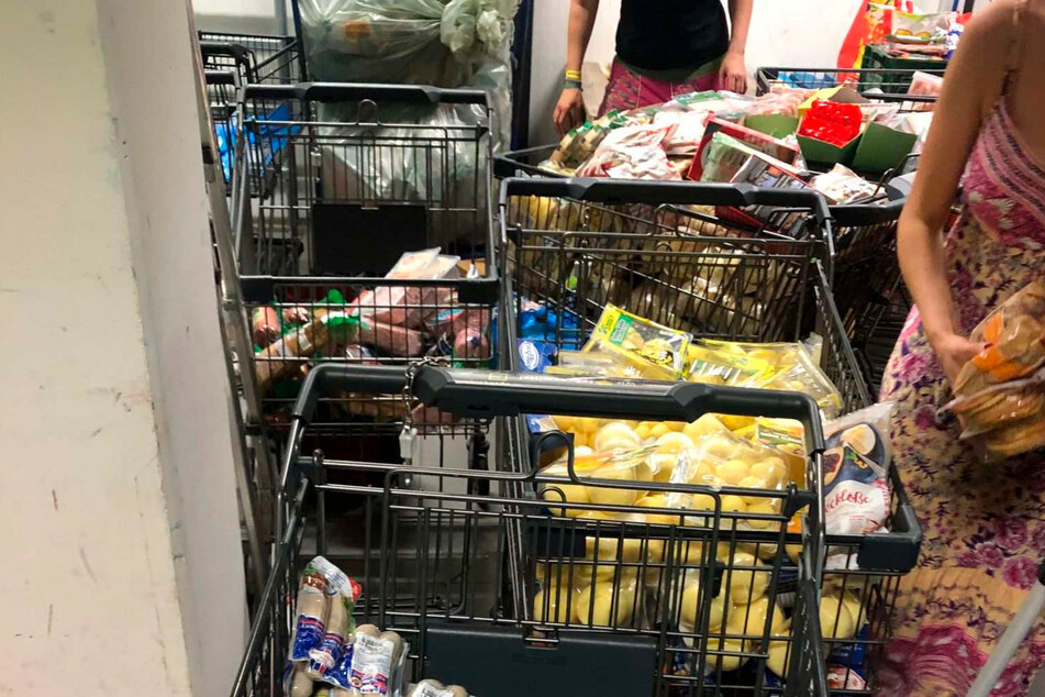 Wagen um Wagen retteten die "Foodsharer" die Lebensmittel.