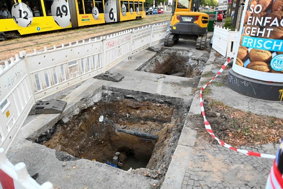 Grund für die Sperrung ist eine kaputte Trinkwasserleitung.