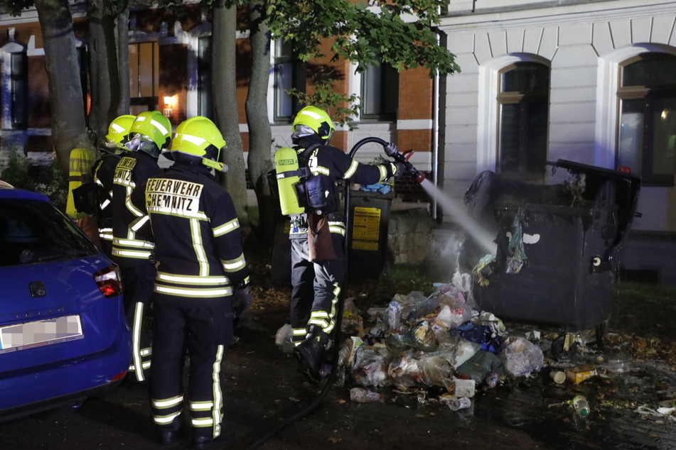 In der Zschopauer Straße fackelte ein Müllcontainer ab.