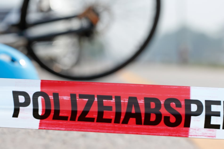 Autofahrer hatte sie übersehen: Radlerin (71) wird bei Unfall lebensbedrohlich verletzt