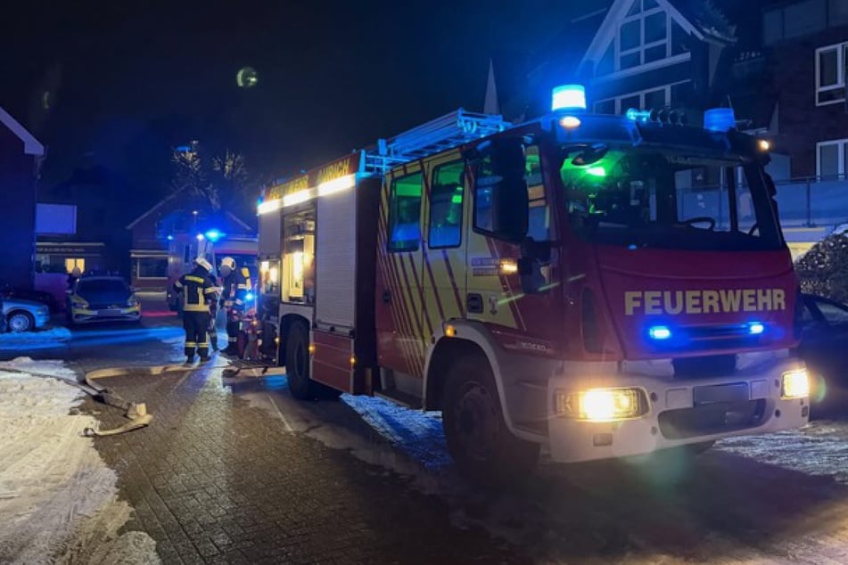 Feuer im Norden: Rauchmelder und Nachbarn retten Mann vor den Flammen