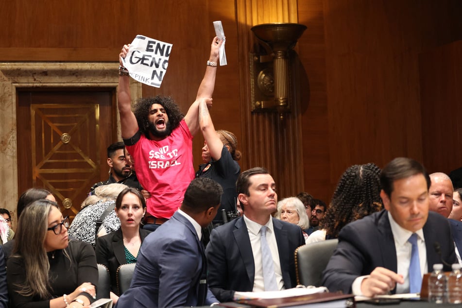 Ahmed El-Masry is dragged from the Senate Appropriations Committee hearing room after disrupting Secretary of State Marco Rubio (r.) to demand an end to the genocide in Gaza.