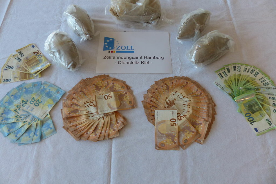 Das sichergestellte Heroin und Bargeld