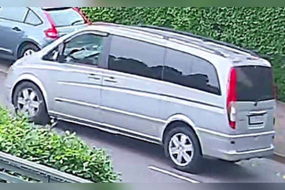 Der Täter soll in diesem Mercedes Viano geflüchtet sein.