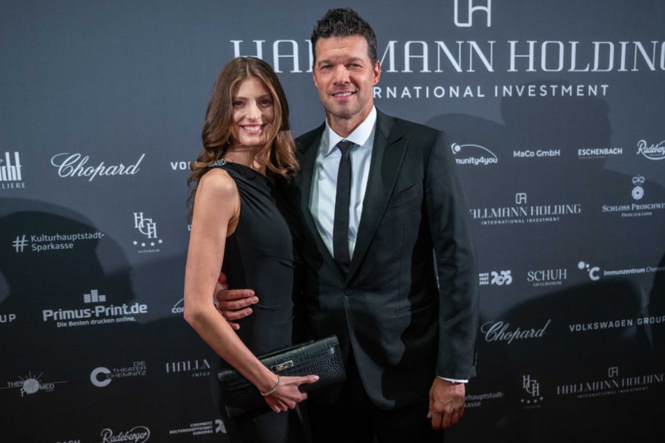 Michael Ballack (48) kam mit seiner Begleitung Sophia Schneiderhan.