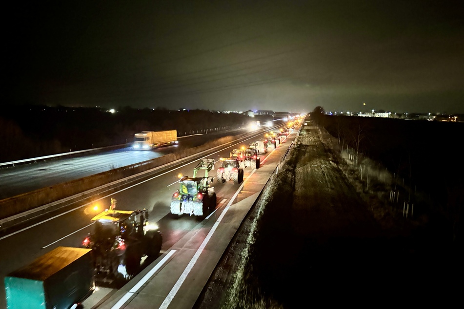 Über 400 Traktoren fahren über die A2 nach Berlin zur geplanten Großdemonstration.
