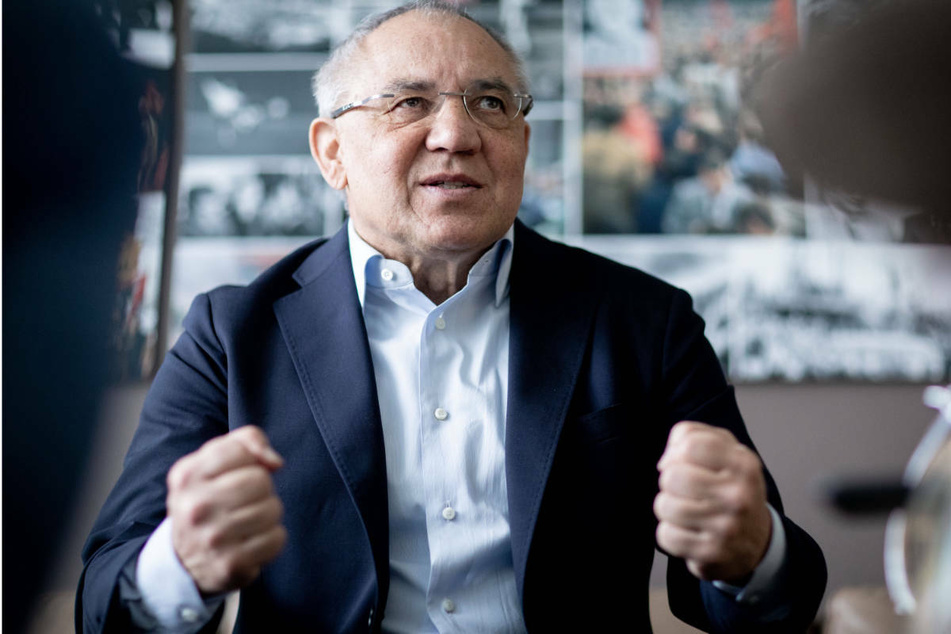 Der ehemalige Eintracht-Trainer Felix Magath (67) glaubt nicht, dass Frankfurt es in die Champions League schafft.
