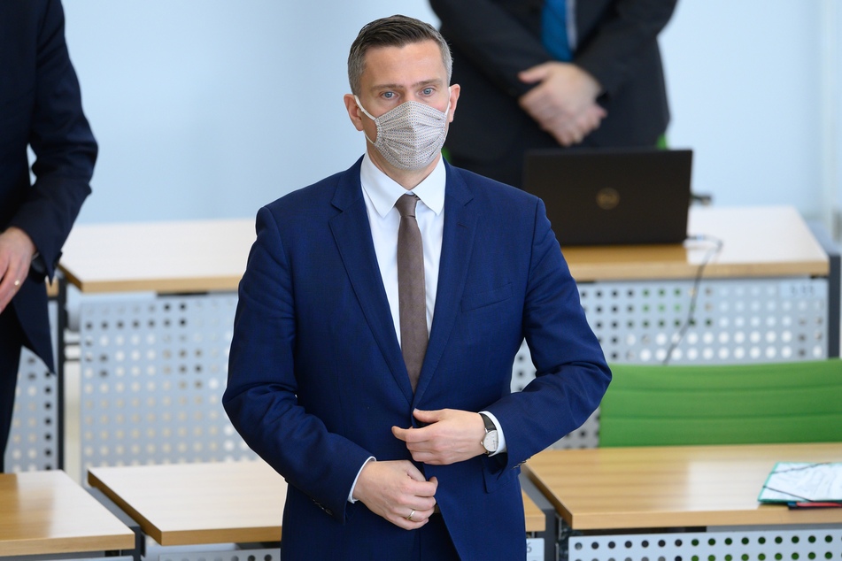 Unser Wirtschaftsminister gilt als Familienmensch. Er ist religiös, wird aber auf den Gottesdienst in der Kirche dieses Jahr verzichten.