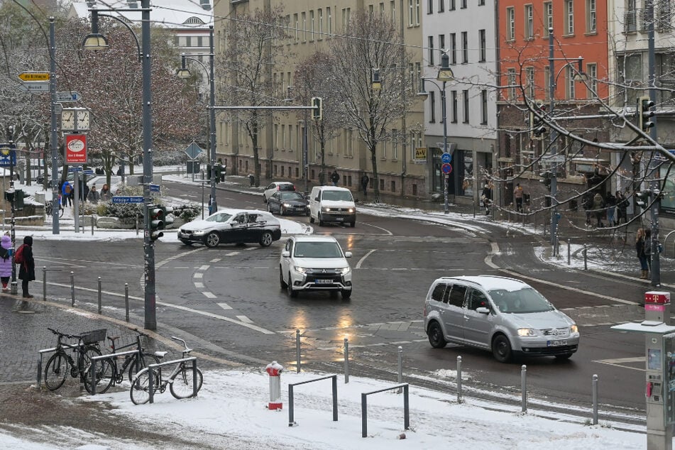 Fußgängerin (†43) mitten in der Stadt überfahren: Tödliche Raserei in Halle erneut vor Gericht