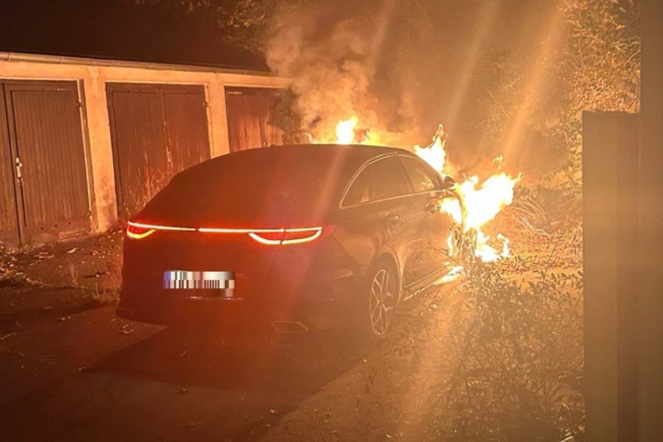 In Halberstadt brannte in der Nacht ein Kleinwagen.