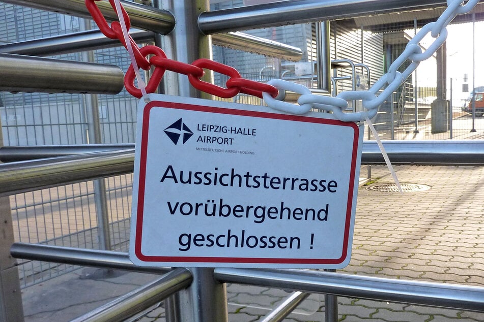 Wegen komplexer Reparaturen und Austausch des Zugangssystems ist die Terrasse nun vorübergehend geschlossen.