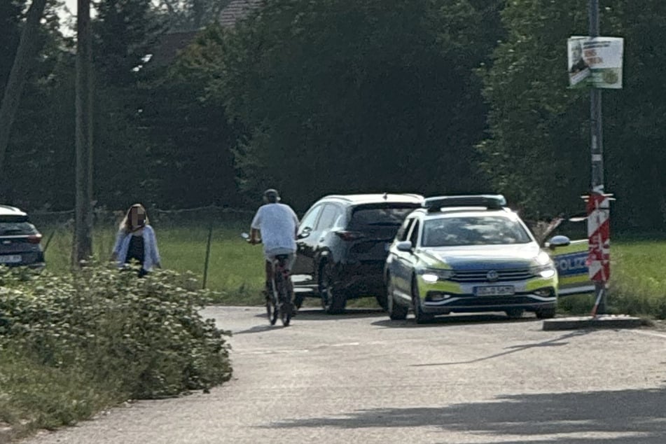 Beamte der Dresdner Polizei suchten das Gebiet rund um die Kiesgruben in Zschieren ab.