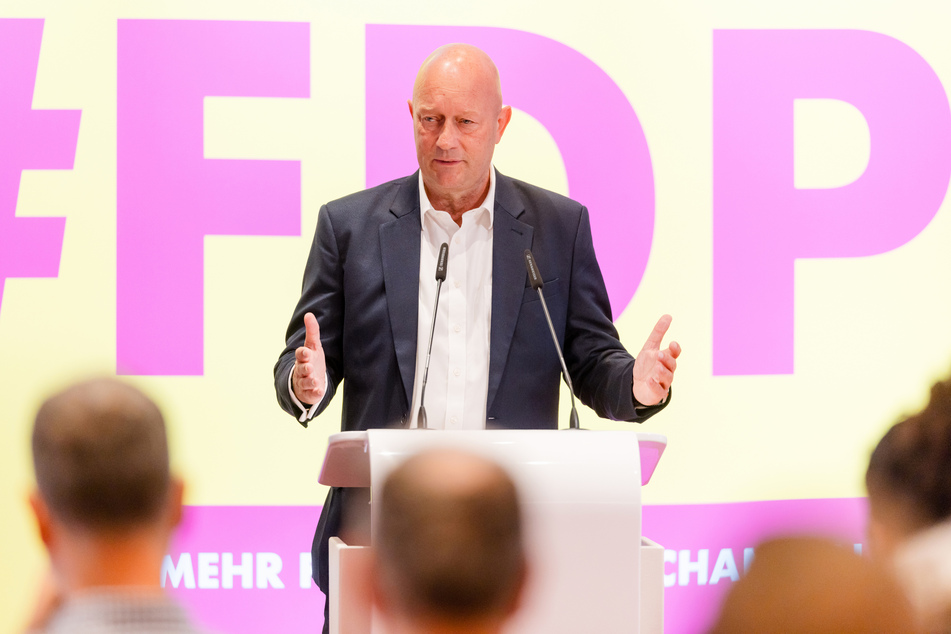 Auch die FDP mit ihrem Spitzenkandidaten und Ex-Kurzzeitministerpräsidenten Thomas Kemmerich (59) wäre nicht im neuen Parlament