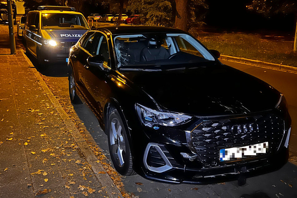 Ein Zeuge des Unfalls hatte den beschädigten Audi Q3 entdeckt.