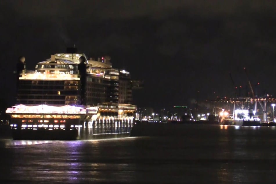 Parowiec ma przybyć w środę do Hamburga. (zdjęcie archiwalne)