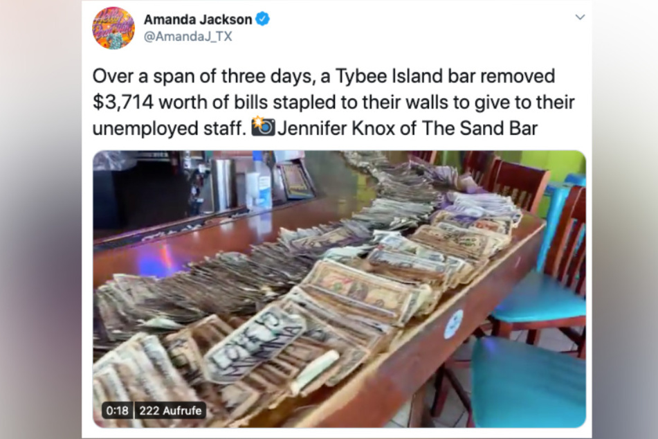 Im Video, das Amanda Jackson auf Twitter teilte, sieht man den ganzen Batzen Geld, der zusammengekommen ist.