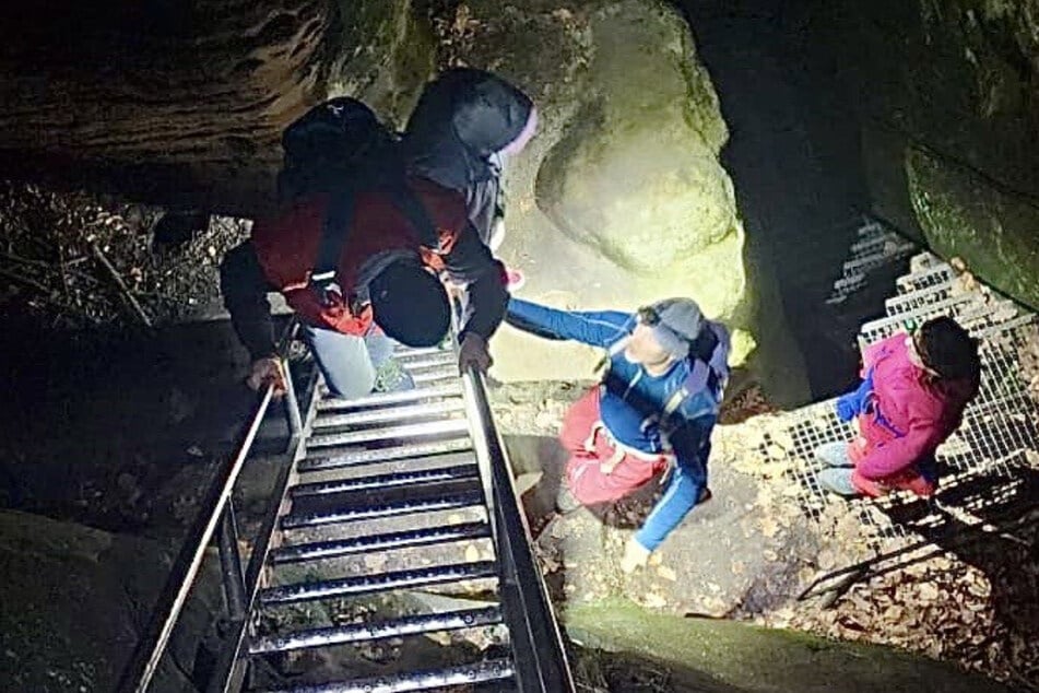 Bergwachteinsatz in Schrammsteinen: Pärchen auf Wanderung von Dunkelheit überrascht