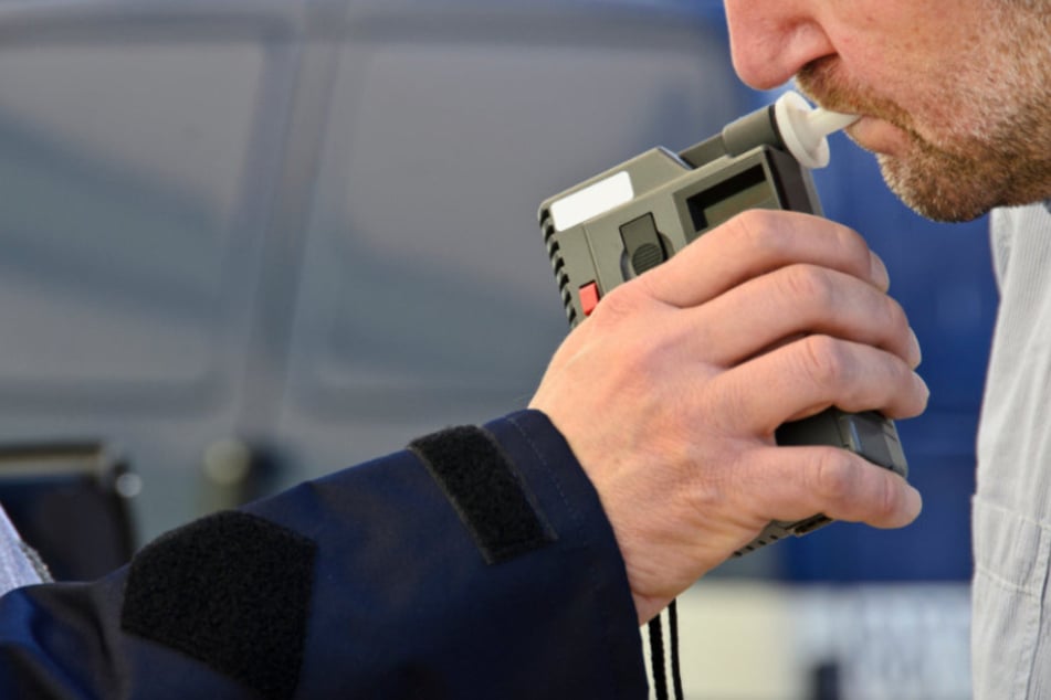 Der Suff-Fahrer war mit deutlich über drei Promille unterwegs. (Symbolfoto)