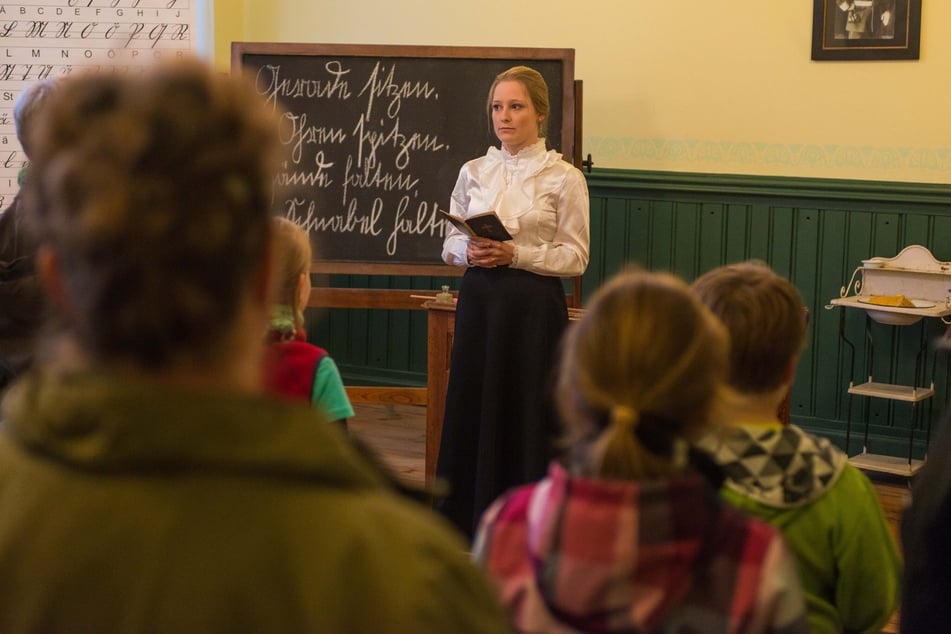 Neben dem Blick in ein DDR-Klassenzimmer kann man auch in ein Klassenzimmer aus der Kaiserzeit reinschauen. (Archivbild)