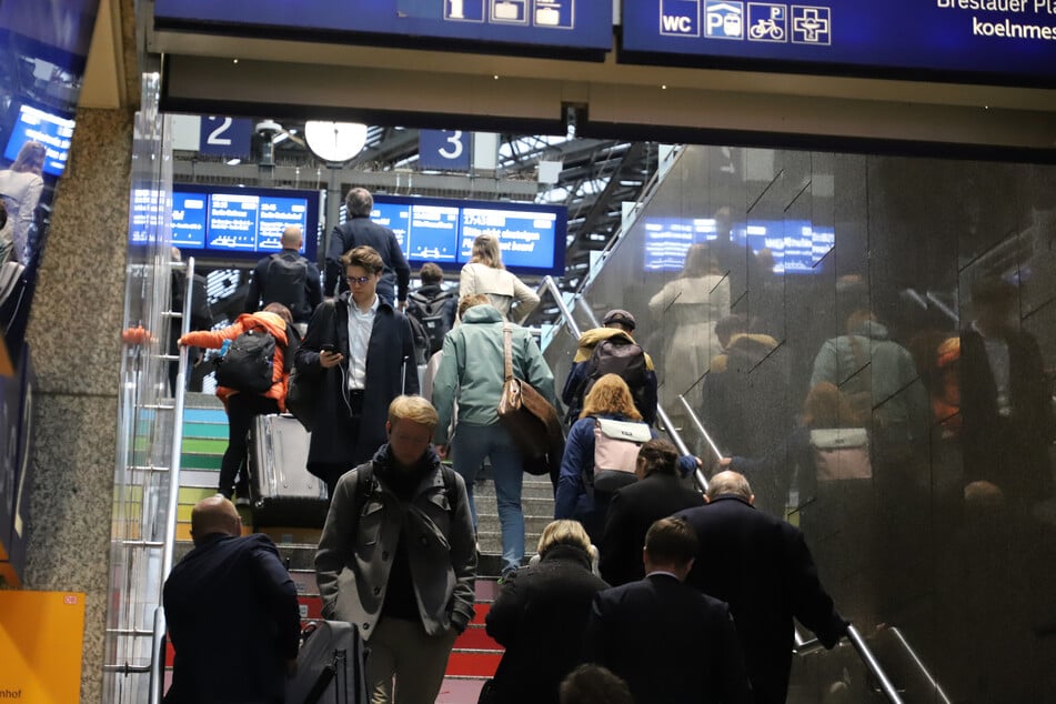 Zwischen Köln und Bonn pendeln täglich rund 17.000 Menschen. (Archivbild)