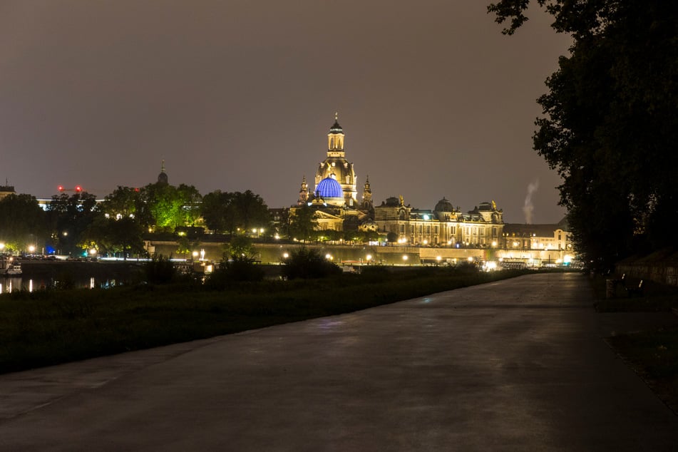Der Elberadweg in Dresden ist an vielen Stellen schlecht bzw. gar nicht beleuchtet.