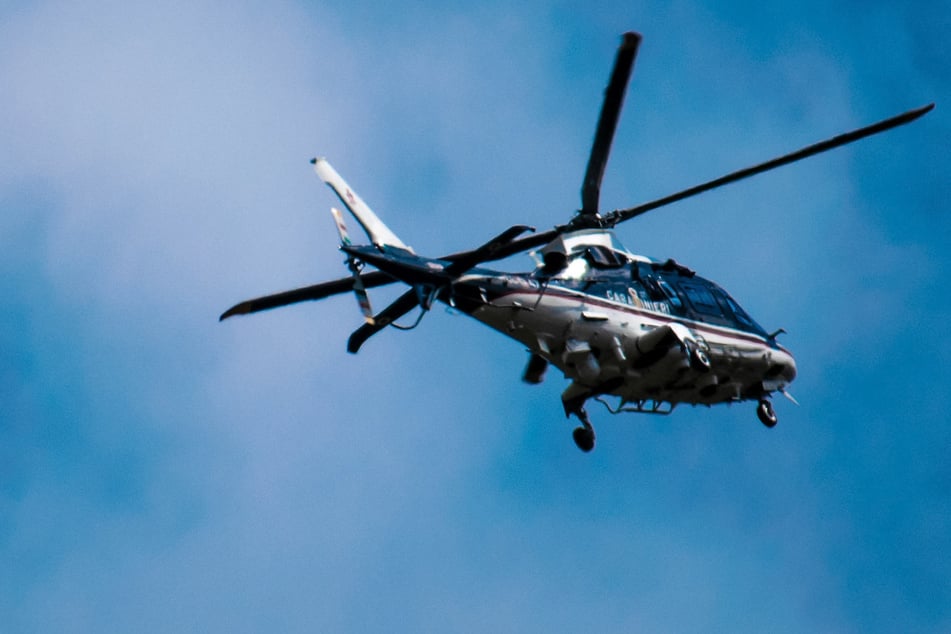 Ein Hubschrauber kam bei der Suche nach der 15-Jährigen zum Einsatz. Die Maßnahme hatte den gewünschten Erfolg. (Symbolbild)