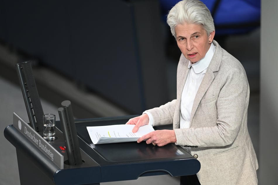 Marie-Agnes Strack-Zimmermann (65, FDP).