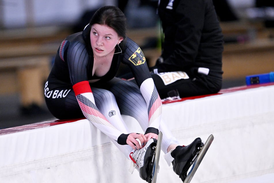 Josephine Schlörb (22) positioniert sich auf ihren Schlittschuhen gegen Hass und Diskriminierung. Bei den Olympischen Spielen setzt sie auf eine Weltkarte, bestehend aus dem Wort "Respekt" in verschiedenen Sprachen.