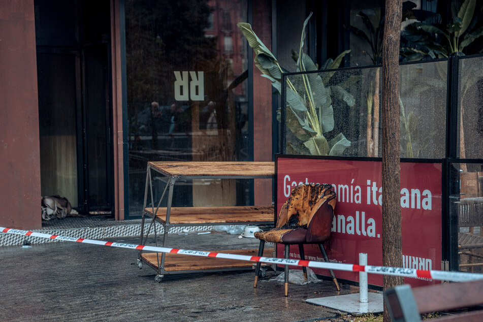 Verheerendes Feuer in Restaurant: Zwei Menschen sterben, viele Verletzte